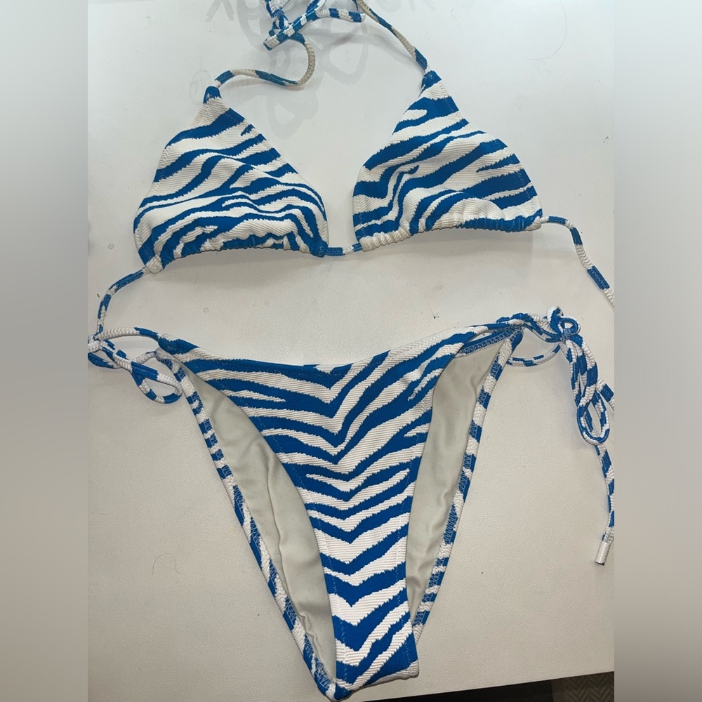 Traingl bikini